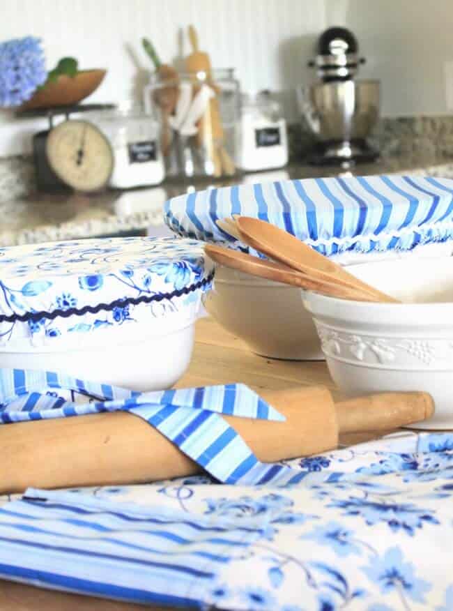DIY Farmhouse Apron: Creating a farmhouse apron using the new sweet tea fabric line from Thistlewood and Hoffman Fabrics