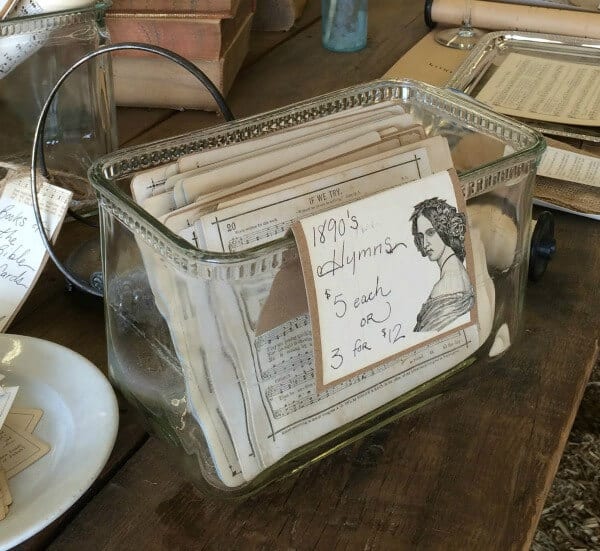 Chalkboard Painted Clipboards:  Display Creating Chalkboard Painted Clipboards with twine from Noting Grace