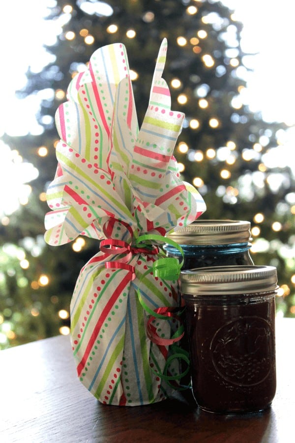 Looking for a quick gift idea that's affordable and sweet? Try this Homemade Apple Butter recipe. This can be made in a day and is a wonderful last minute gift idea!