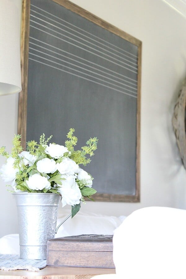 After being inspired by a vintage find from Fixer Upper, and unsuccessful attempt at finding one, I decided to make a DIY Music chalkboard. Here's the tutorial!