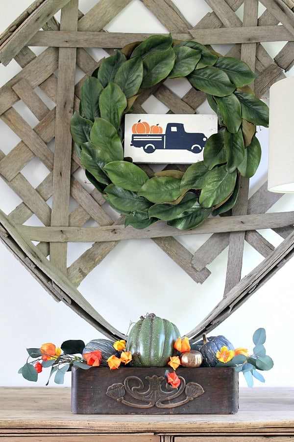 Looking for ideas to create some fun Fall vignettes? Here are some simple colorful fall vignette ideas that won't break the bank!