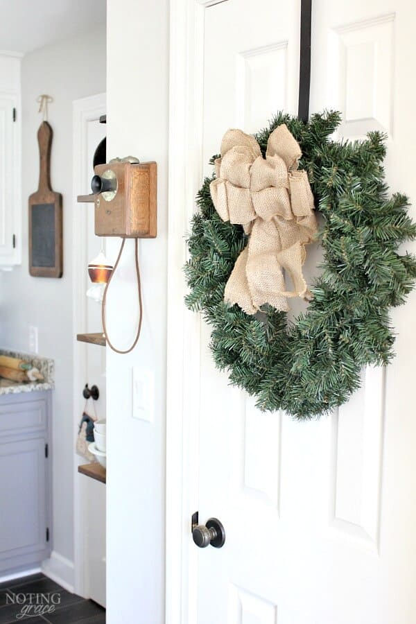 Farmhouse Christmas Kitchen: Adding simple holiday touches to create a cozy holiday kitchen