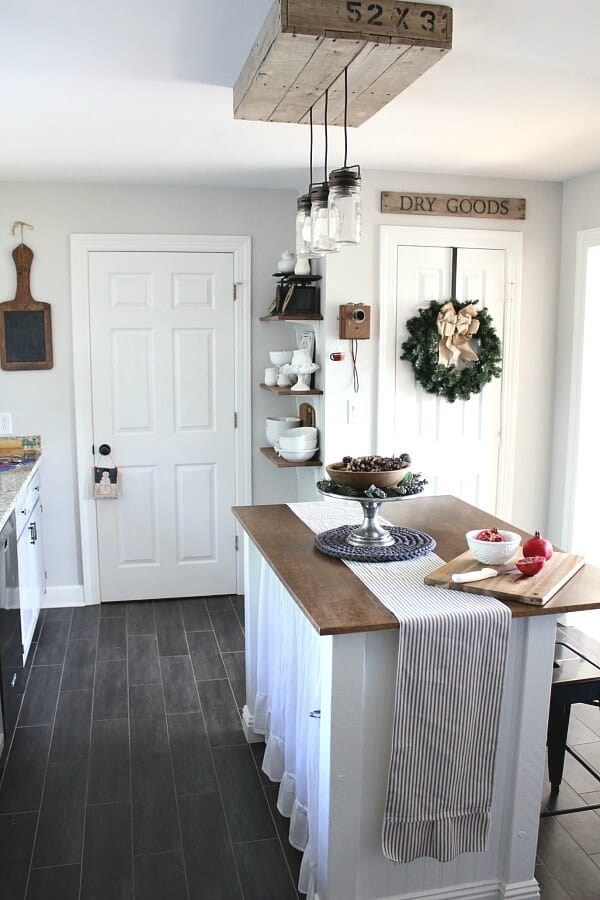 Farmhouse Christmas Kitchen: Adding simple holiday touches to create a cozy holiday kitchen