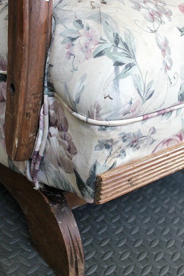 Vintage Rocking Chair Makeover: I took this old spring rocker I found at a garage sale an flipped it into an updated beauty! Read the full tutorial here!