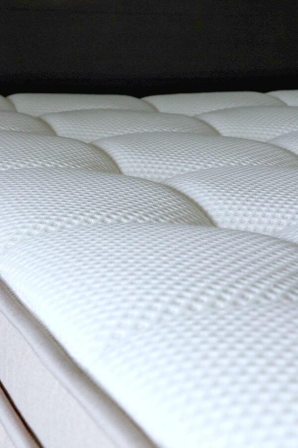 Our Dreamcloud Mattress review and why you shouldn't be afraid to buy online!