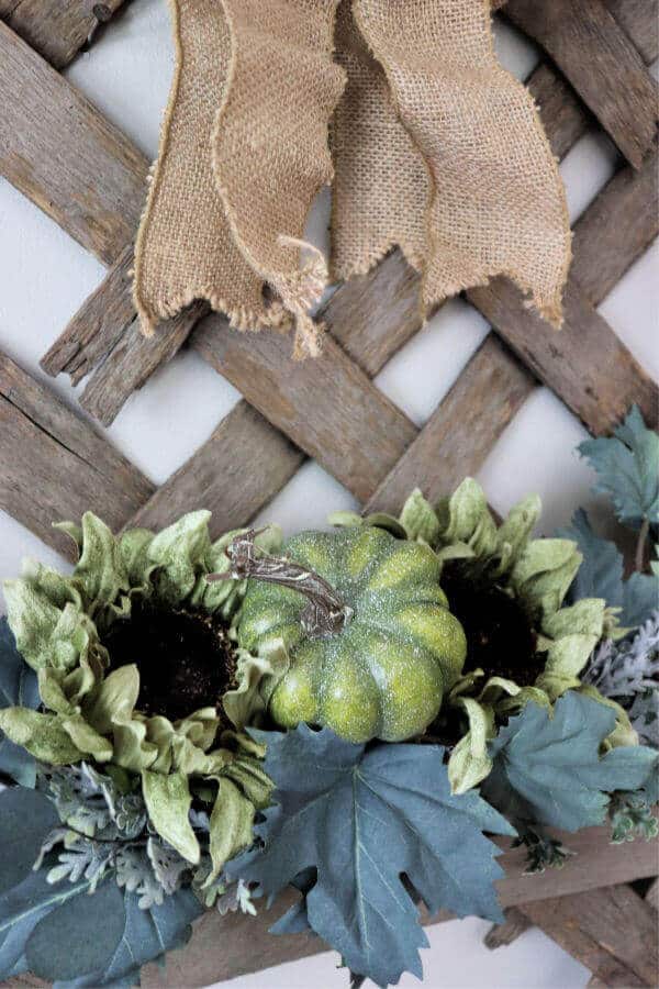 Looking for a Fall project to try? This Easy DIY Fall Hoop Wreath is a quick and gorgeous way to bring fall into your home.