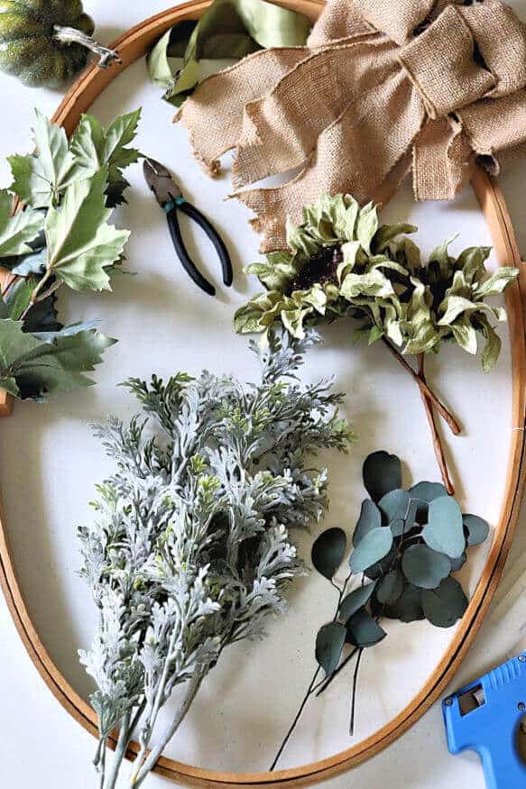 Looking for a Fall project to try? This Easy DIY Fall Hoop Wreath is a quick and gorgeous way to bring fall into your home.
