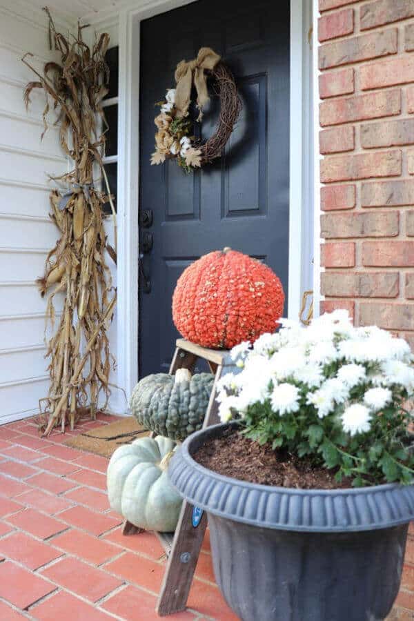 This quick and easy fall porch is one you can style in just a few minutes
