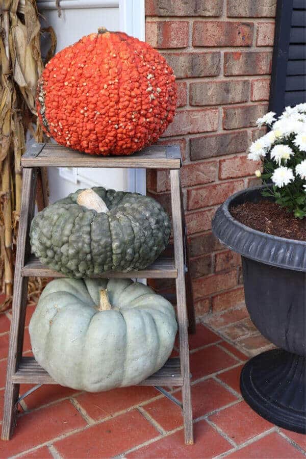 This quick and easy fall porch is one you can style in just a few minutes