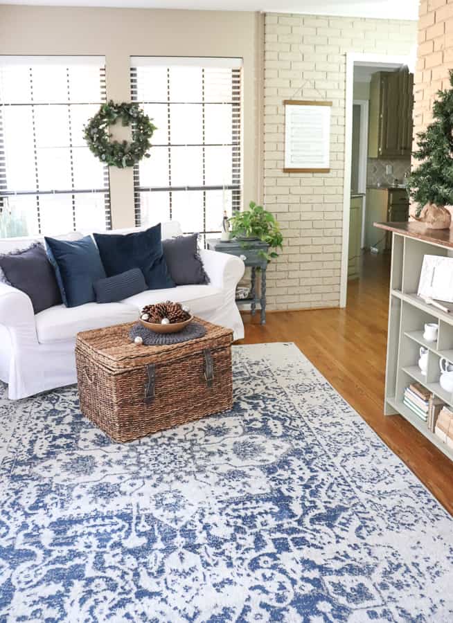 2018 Christmas Tour of Homes - 22 bloggers share all week long their homes for the holidays. Be inspired this season with all the beautiful room being linked up!