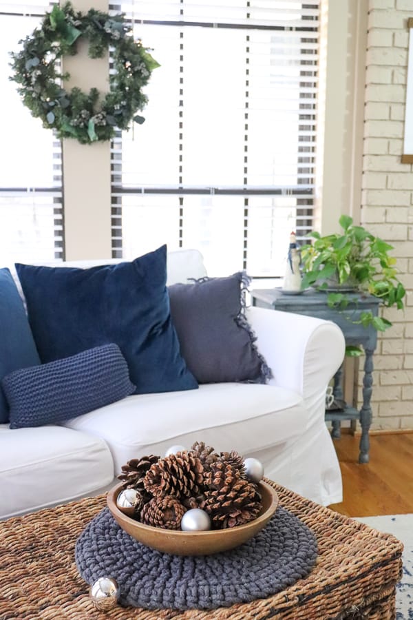22 bloggers share all week long their homes for the holidays. Be inspired this season with all the beautiful room being linked up!