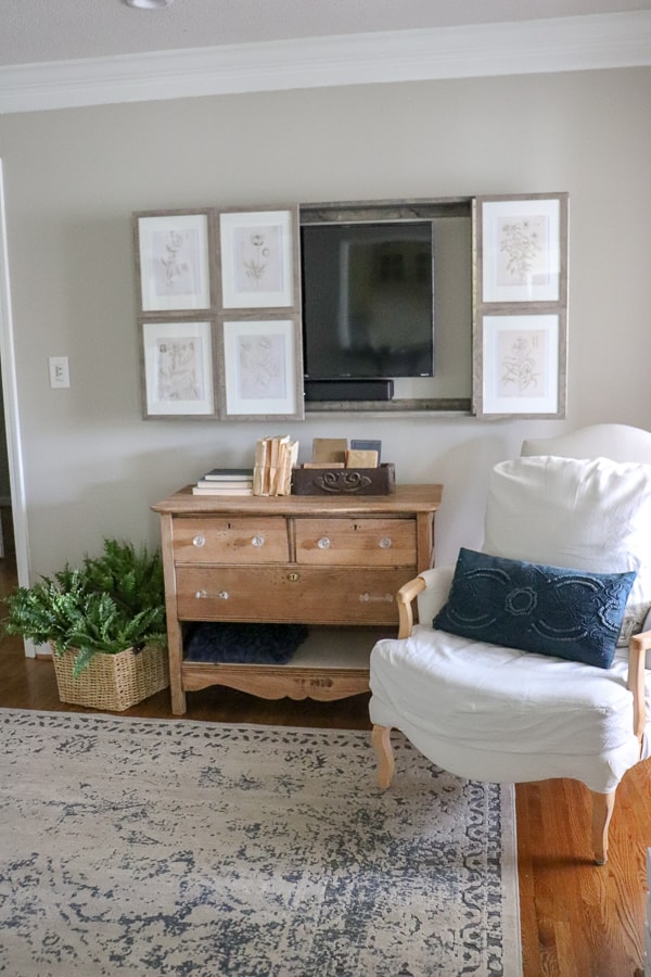 The big black box - it's the dreaded design dilemma heard over and over again. Here is how to build a wall mounted TV cabinet in just one day and hide that eyesore.