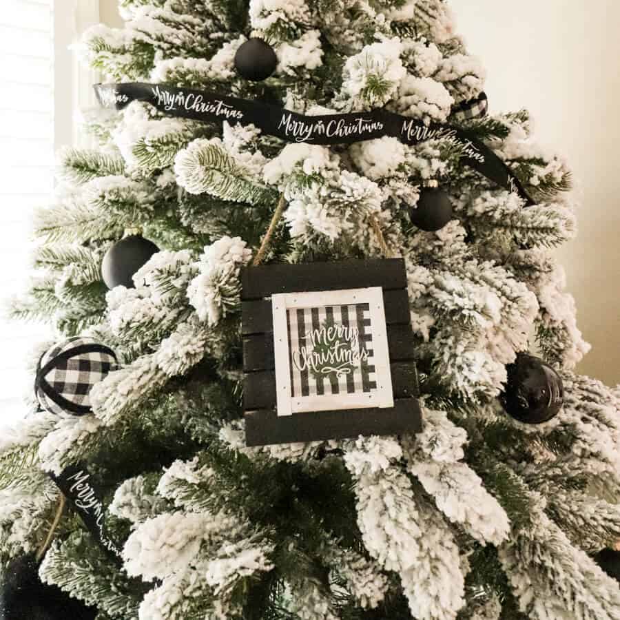 Casual Black White and Green Christmas Tablescapefull tree