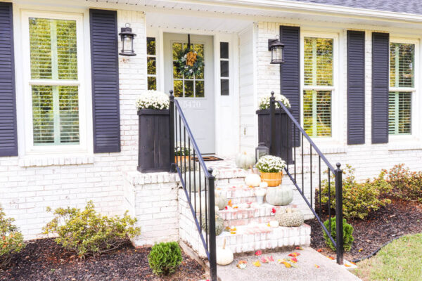 Decorating a Porch With Heirloom Pumpkins and Mums
