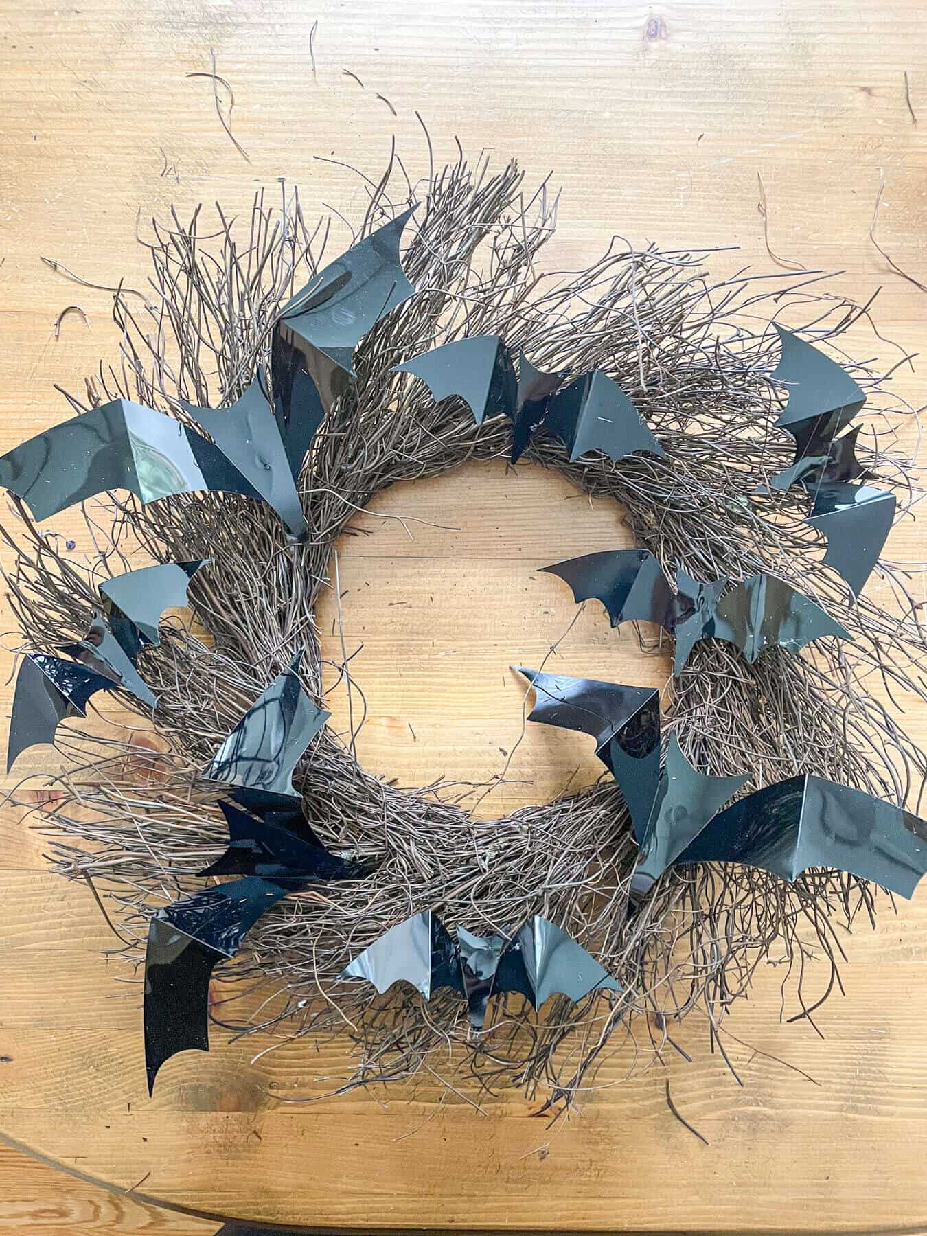 DIY Grapevine wreath with bats