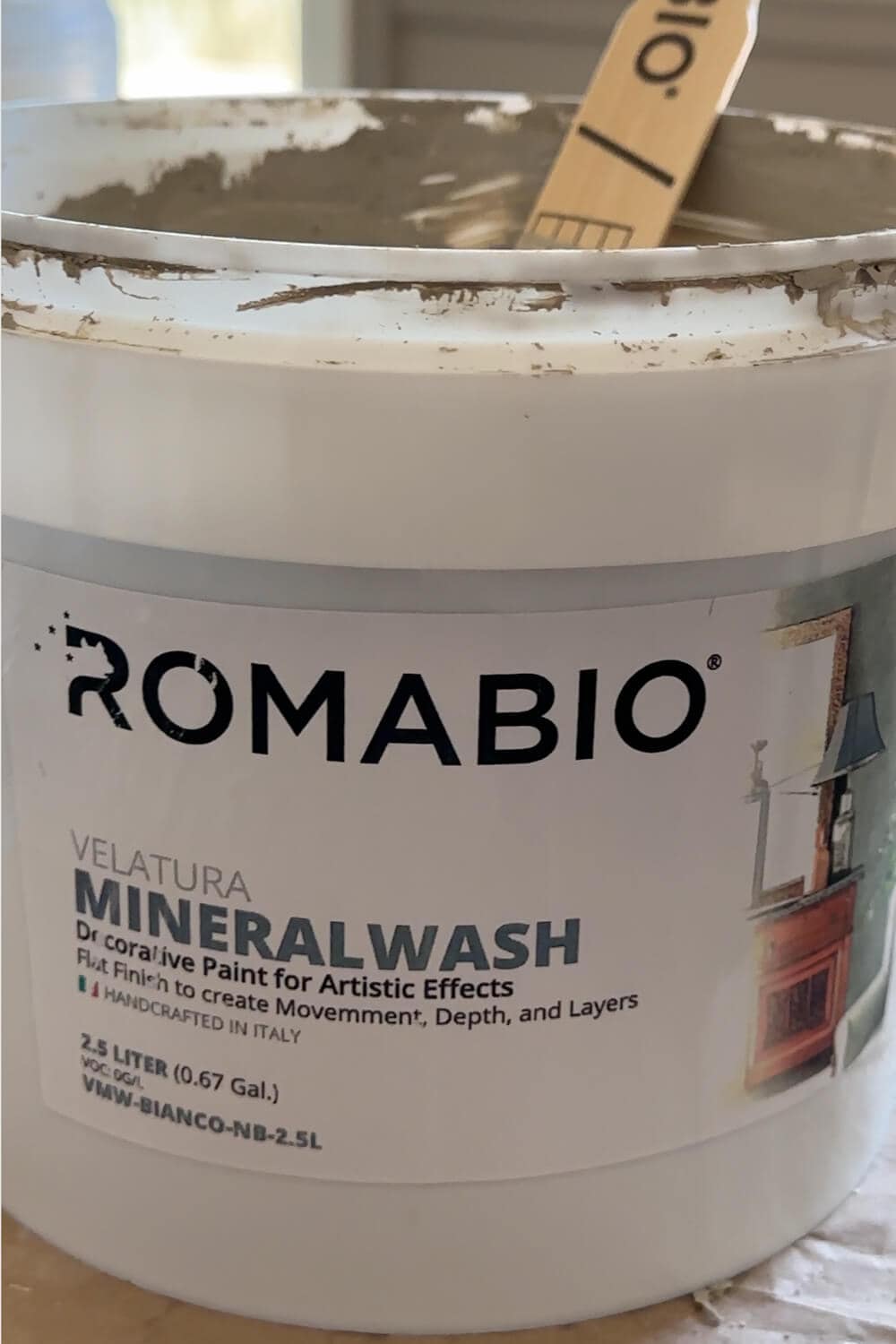 open bucket of velatura mineralwash from Romabio